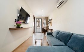 B786 Airport Apartment